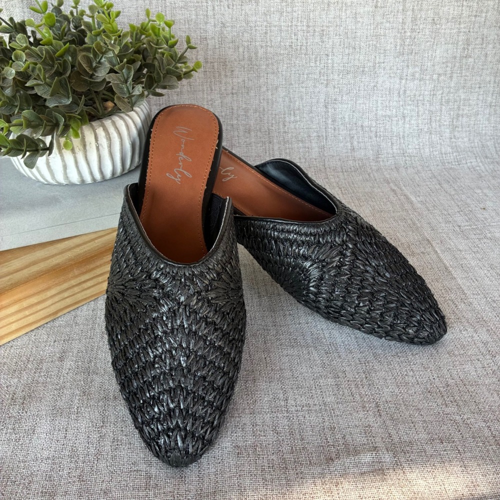 Wonderly Sadie Mules Black 7.5 Woven Raffia Pointed Toe Flat Slides